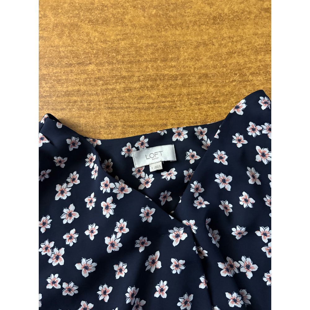 LOFT Outlet Navy Blue Floral V-Neck Short Sleeve Blouse Top 490345 Woman's Small - Picture 4 of 7